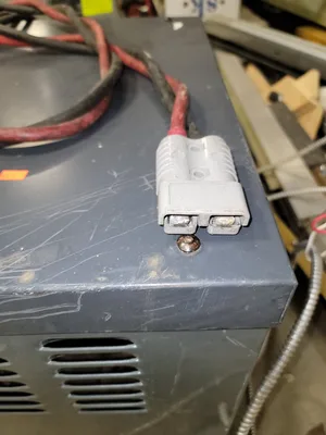 SCR 100 Charger