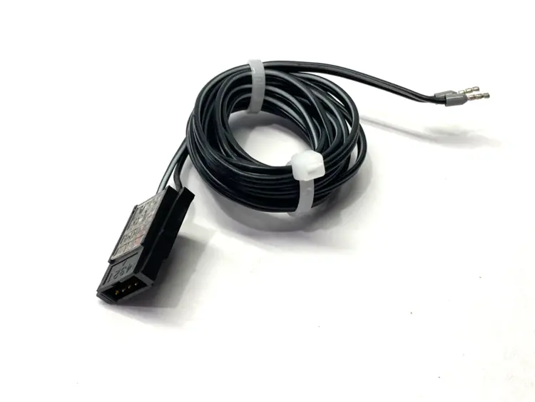 Used 3M Mini Clamp Plug 4-Pole 24-26AWG 0.14–0.2mm² Disconnects Michigan US | Maverick Industrial Sales #1391903