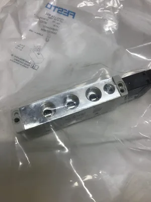 Festo VUVG-L14-M52-AT-G18-1R8L Solenoid Valve 12/24VDC