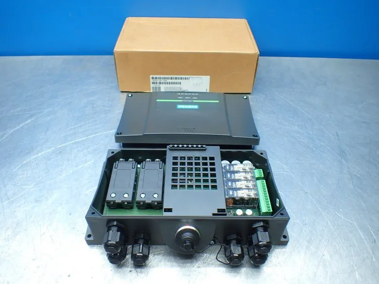 New | in-Stock SIEMENS 6AV6 6715AE110AX0 Electrical Boxes Ohio US | HGR 24 #747460