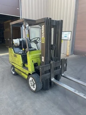 USED 1900 CLARK GCS25MB