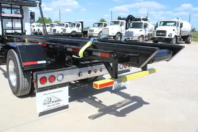 New | in-Stock 2027 MACK MD7 Rolloff Trucks Texas US | Roll Off Truck World #1491924