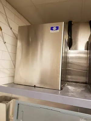 75-0322 Manitowoc Nugget Style 1000 Pound Ice Maker w/ 2 Remote Condensing Units