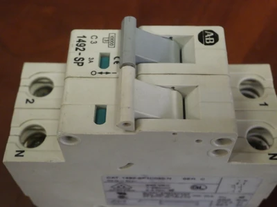 USED Allen-Bradley 1492-SP1C030-N
