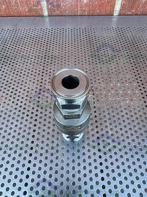 USED DFT VALVES 1 SCV CHECK VALVE 510 PSI W/ 1" SANITARY FITTING