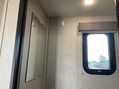 Used 2018 MOMENTUM 395M Campers, Caravans, Motorhomes Michigan US | Miedema Asset Management Group #1334425