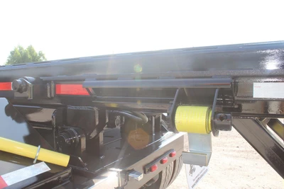 New | in-Stock 2027 FREIGHTLINER 114SD PLUS Rolloff Trucks Texas US | Roll Off Truck World #1507657