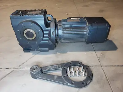 USED SEW-EURODRIVE SA77/T DRN90L4