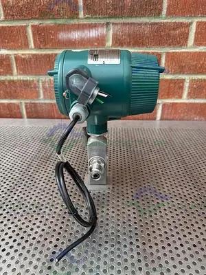 USED YOKOGAWA ADMAG AXF 010C MAGNETIC FLOWMETER W/ 1/2" SANITARY FITTING