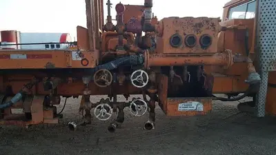 USED 1990 IHC INTERNATIONAL 4900 TANDEM AXLE OILFIELD PUMP/KILL TRUCK