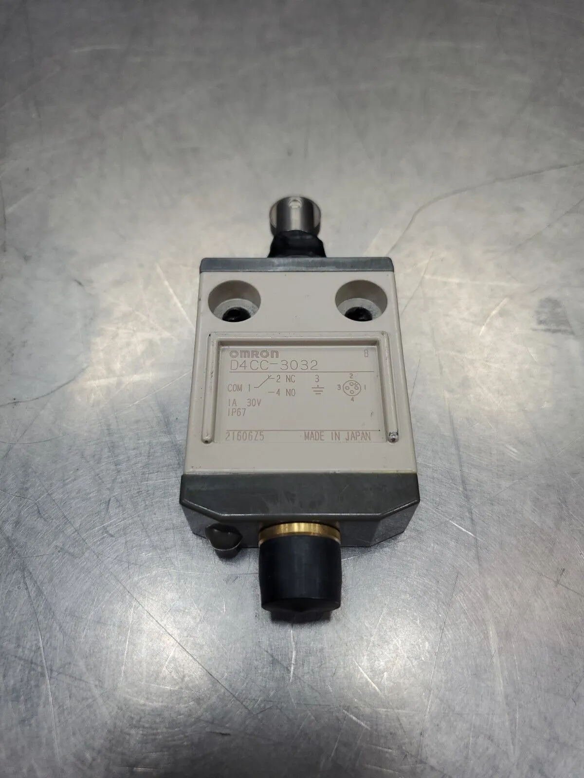 OMRON D4CC-3032 Limit Switch. 4D
