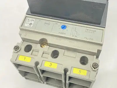 Used Schneider Electric Circuit Breaker 3-Pole 200A 480VAC w/ Operator Handle Circuit Breakers Michigan US | Maverick Industrial Sales #1398660