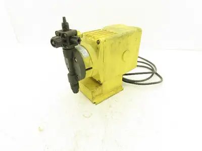 LMI Milton Roy A153-392SI Chemical Metering Dosing Pump 3.8 LPH 230V