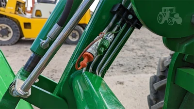 USED 2015 JOHN DEERE 3033R
