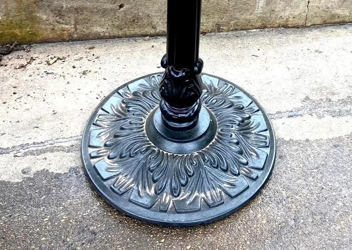 22" Round Restaurant Table Base with Beautiful Design