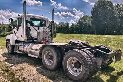 Used 2015 MACK PINNACLE CHU613 Conventional trucks Indiana US | Proxy Equipment #1384918