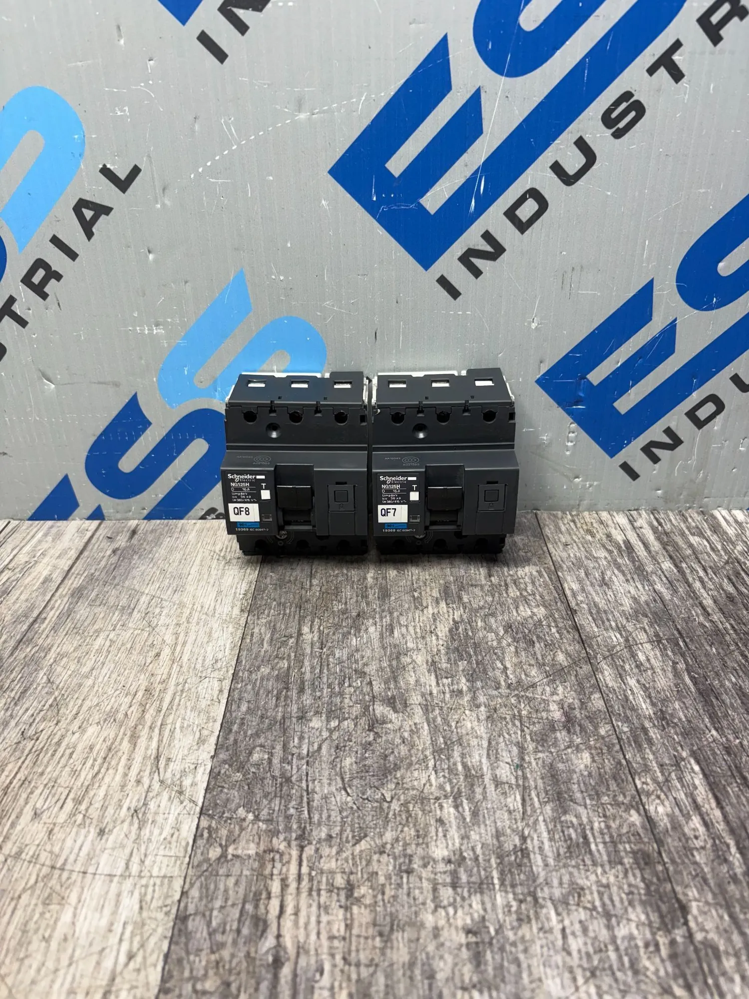 USED SCHNEIDER ELECTRIC 19369