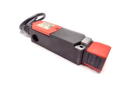 USED BANNER ENGINEERING SOLENOID LOCKING INTERLOCK BODY