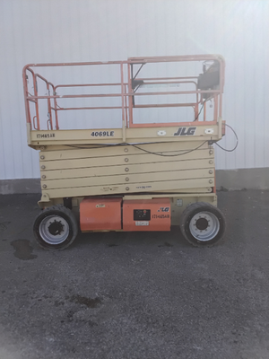 USED 2016 JLG 4069LE