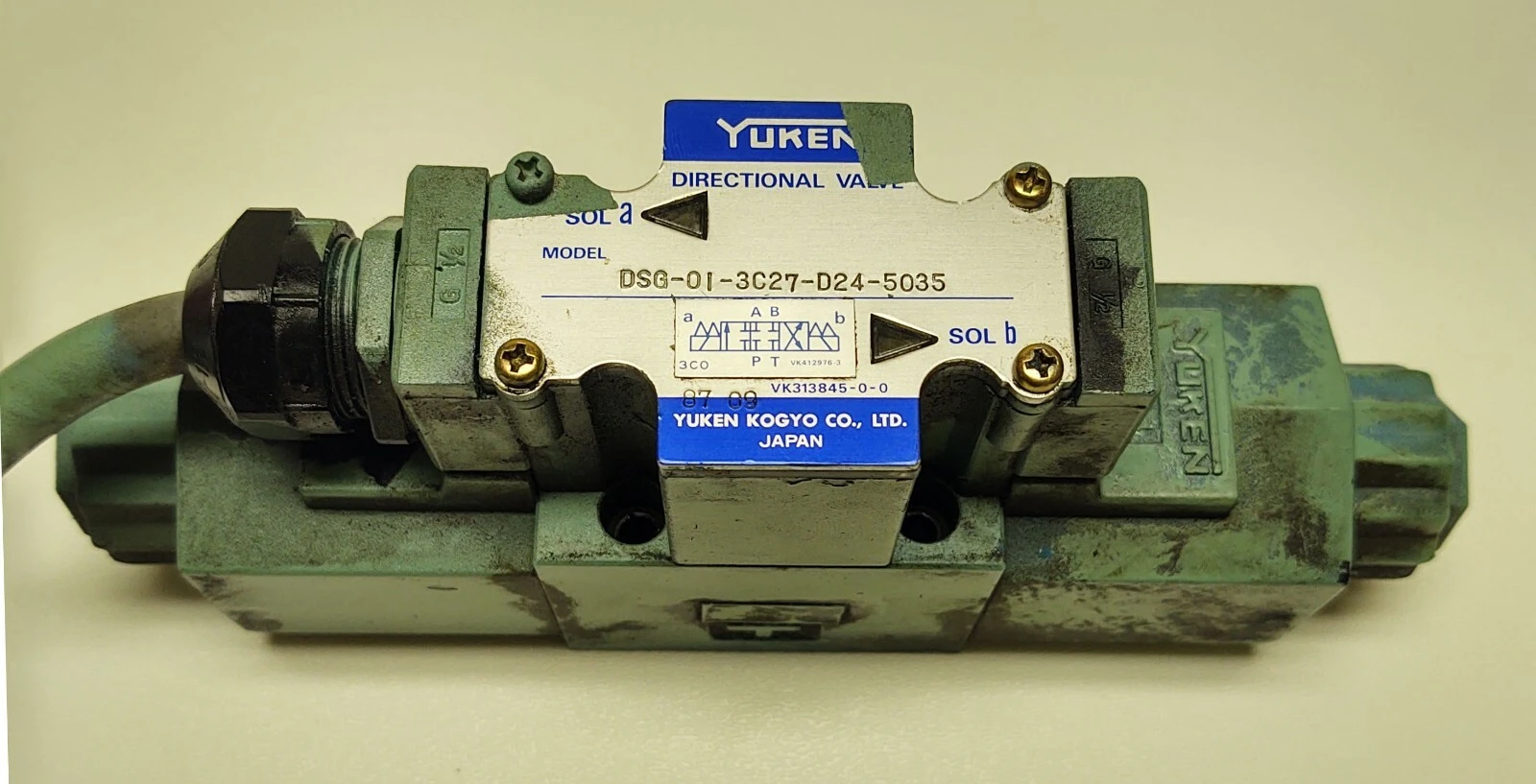 USED Yuken DSG-01-3C27-D24-5035