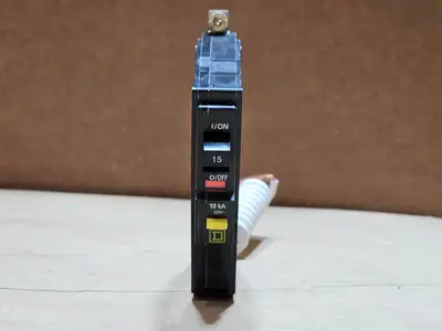 NEW SQUARE D QOB115GFI