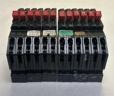 Used CHALLENGER R-38 Circuit Breakers | Surplus Asset Holdings #1188952