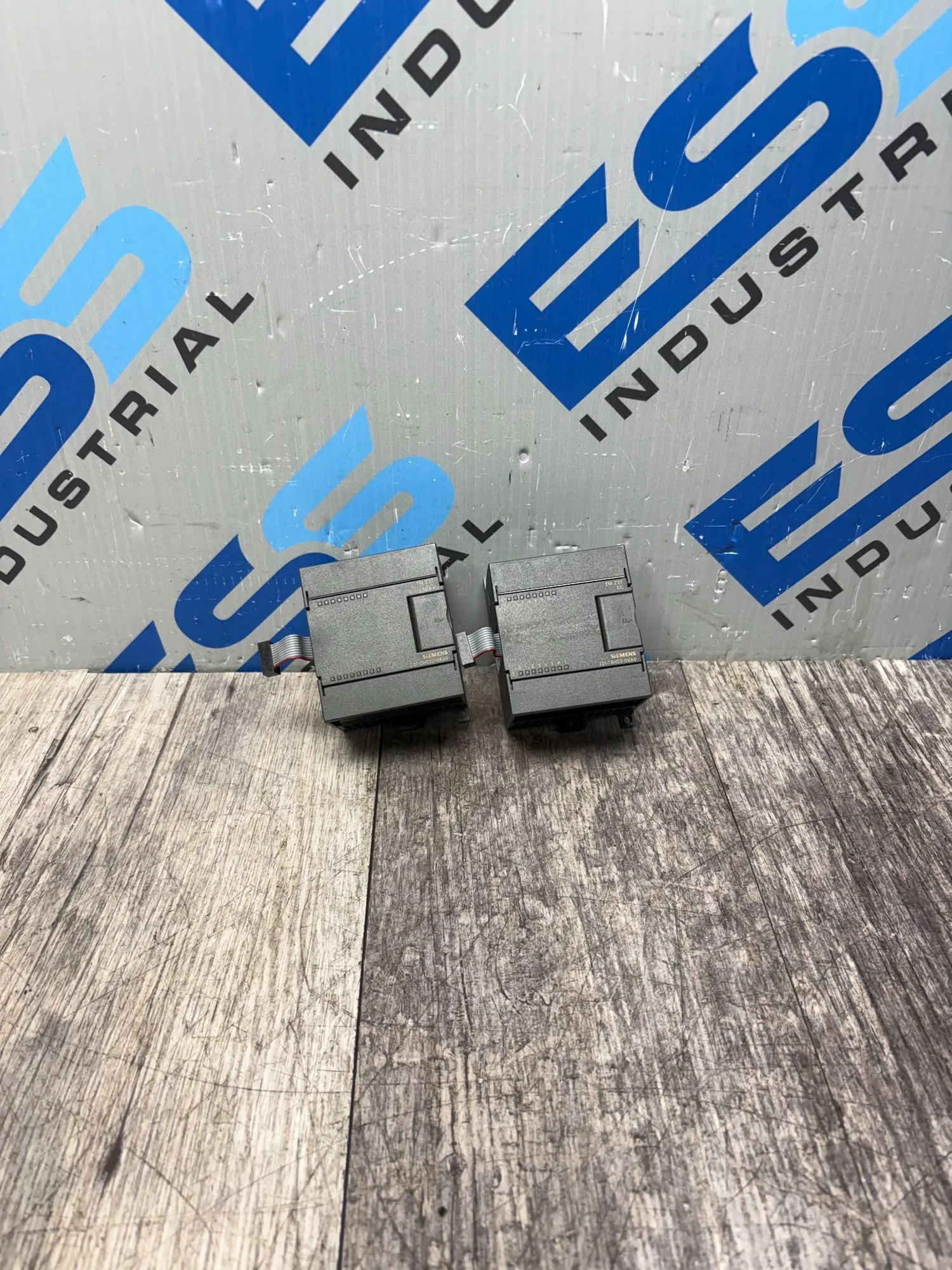 USED SIEMENS 6ES7231-0HC22-0XA0 & 6ES7221-1BH22-0XA0