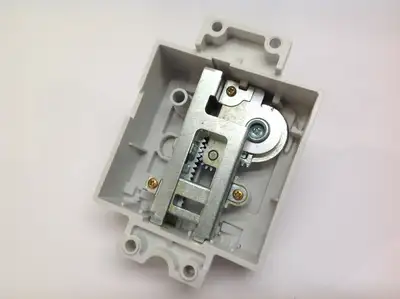 160516-T | Circuit Breaker Assembly  On Trip Off - Used