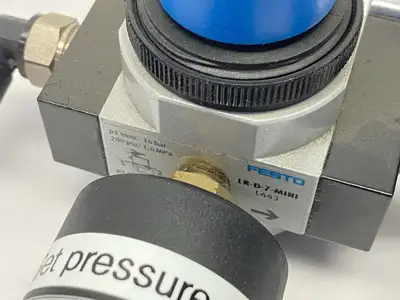 USED FESTO PNEUMATIC PRESSURE REGULATOR 162582 W/ GAUGE