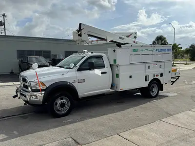 Used 2017 VERSALIFT SST40EIH-02 Bucket (boom) trucks Florida US | Truck and Van Outlet #1509171