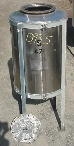 Used VERTICAL 250 GALLON CLOSED TOP TANK CLOSED TOP TANK Stainless Steel Tanks New Jersey US | Champion Trading Corporation #424571