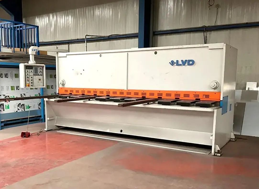 USED LVD MVS-C 4100 X 6 MM CNC