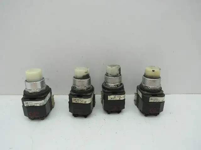 Allen Bradley 800T-PT16 Illuminated Push Button Ser T 120V WHITE NO/NC  Lot of 4
