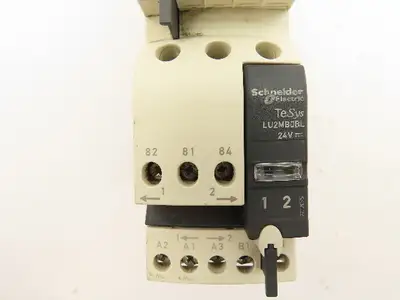 Schneider Electric LUCB12BL PLC Manual Advanced Motor Control Unit 24V 32A 600V