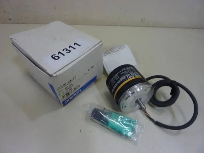 NEW OMRON E6D-CWZ2C