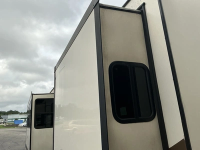 Used 2017 WILDWOOD LODGE 394FKDS Campers, Caravans, Motorhomes Michigan US | Miedema Asset Management Group #1402838