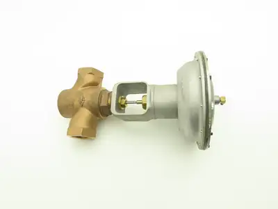 Johnson Controls V-5254-3 1-1/2" NPT Copper Globe Valve 9-13 PSIG Normally Open