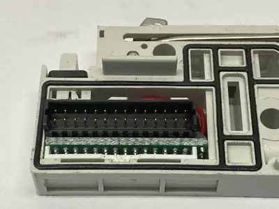VVQC1000-1A-1 | SMC  Manifold Station Block w/ 5/32" Fitting - Used