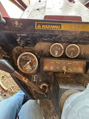 1988 Case International 585 tractor with loader | Iron Listing (30)