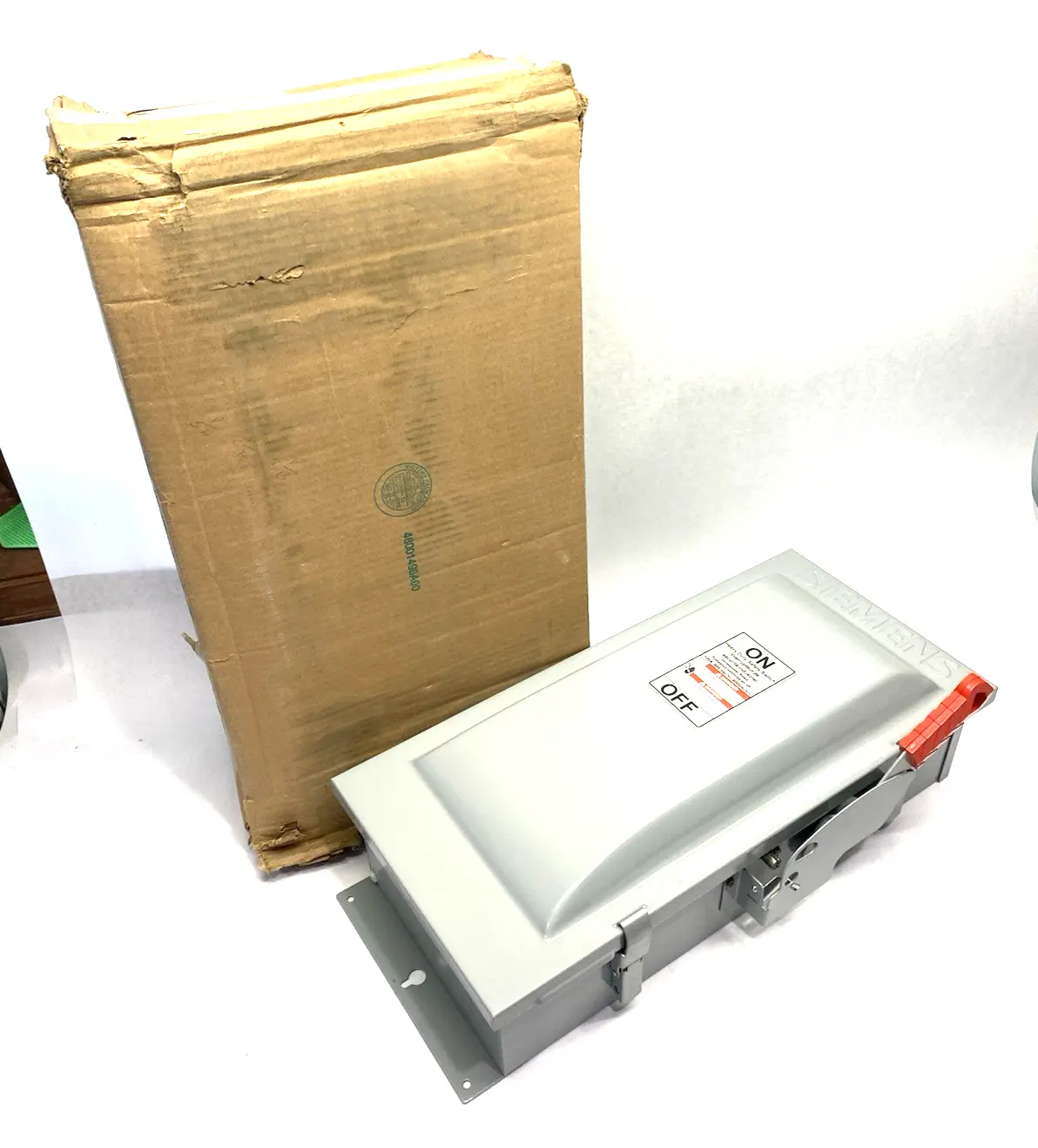 USED SIEMENS LOW-VOLTAGE HEAVY DUTY SAFETY SWITCH 3-POLE 3-FUSE 100A 600V