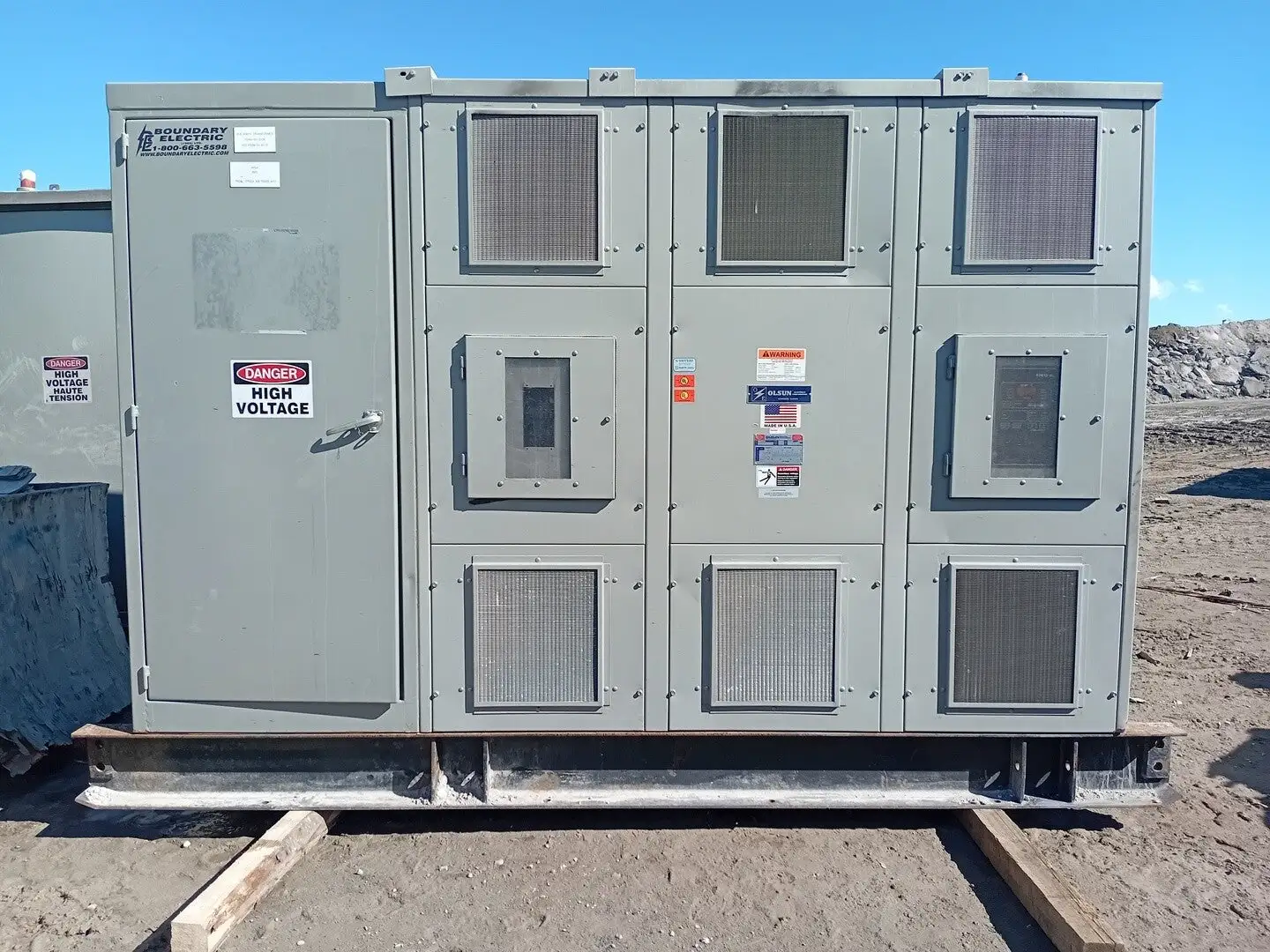 Outdoor Loadbreak w/ 2000 kVA Transformer, 13800V HV, 4160Y/2400V LV