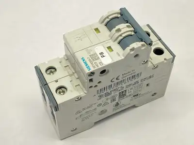 5SY4203-7 | Siemens  MCB C3 Circuit Breaker 2-Pole 3A 400V - Used