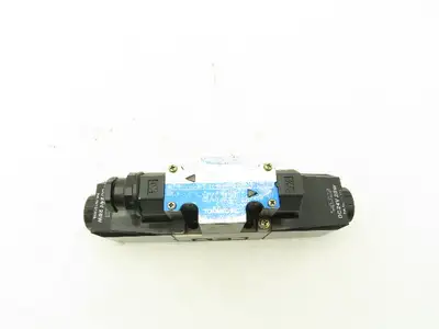 Tokimec Vickers DG4V-3-2C-M-P7-H-7-50 Hydraulic Directional Solenoid Valve 24V
