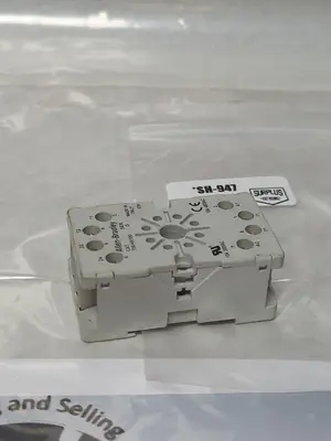 New | in-Stock ALLEN-BRADLEY 700-HN100 Miscellaneous Equipment (Electrical & Power) | Surplus Asset Holdings #1199662