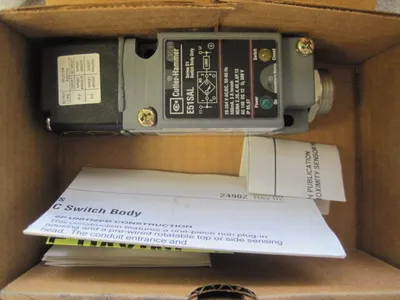 NEW CUTLER HAMMER E51ALS5P3 SENSOR
