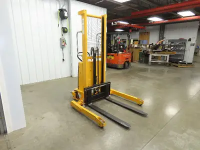 Used ULINE _UNKNOWN_ Pallet Lifters Indiana US | Arrow Industrial #1366960