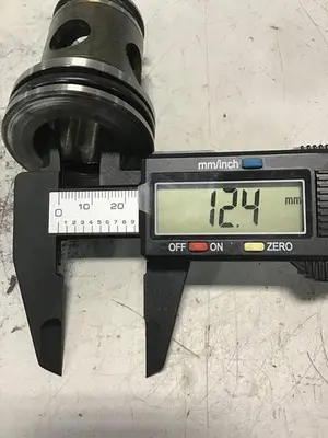 USED VICKERS 25-D10-30