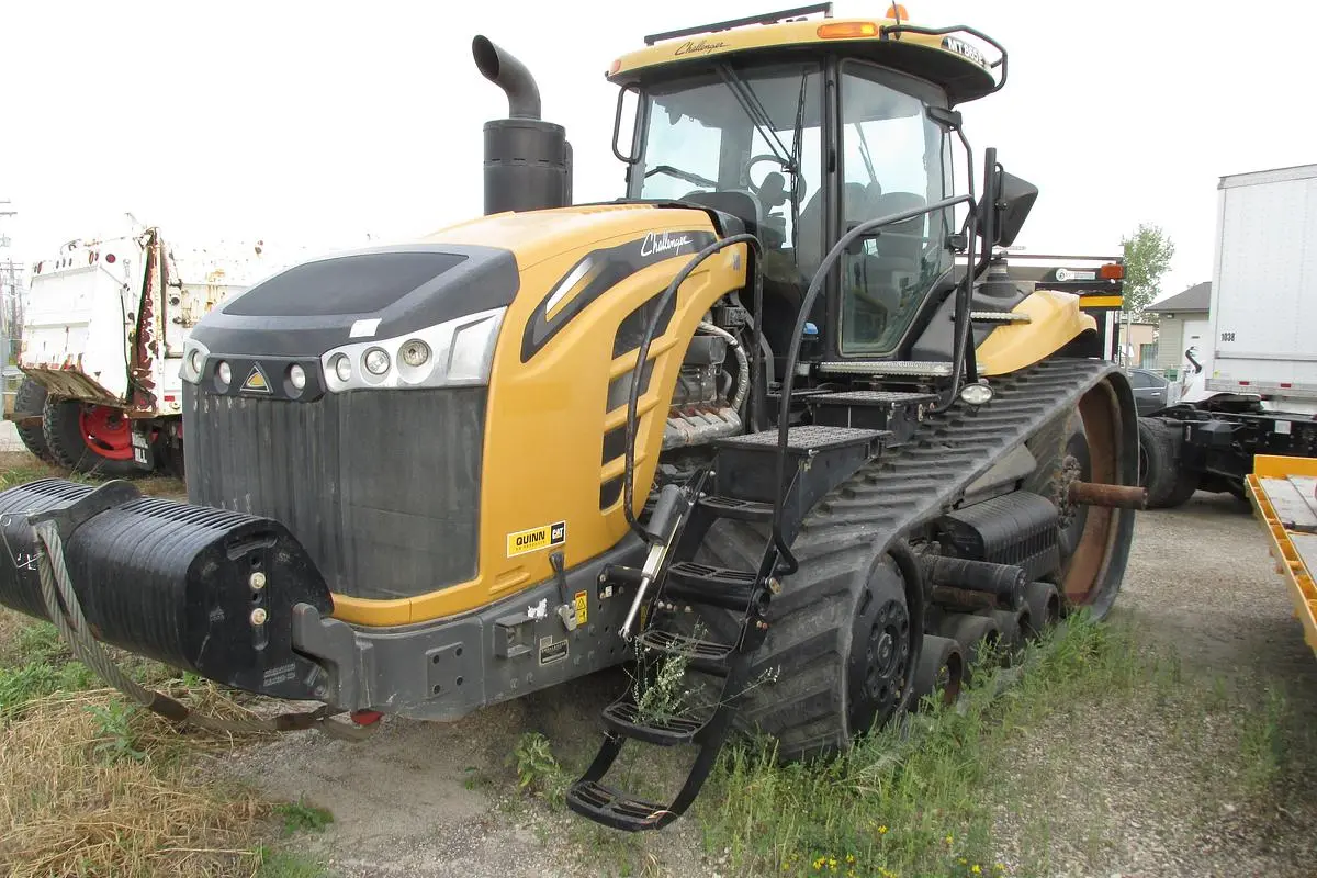 Used 2017 CHALLENGER MT 865E 4WD and Track Tractors Manitoba CA | Conquest Truck & Auto Sales #1421338