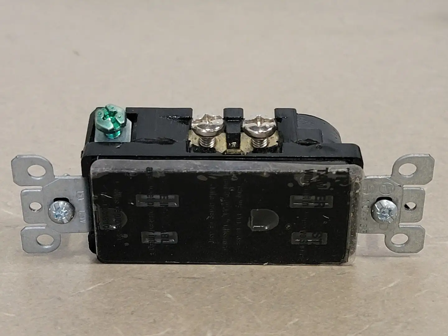 USED LEVITON T5325-E