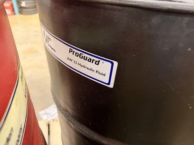 Used PROGUARD AW 32 HYDRAULIC FLUID WITH HAND PUMP Miscellaneous MRO Michigan US | Miedema Asset Management Group #1410892